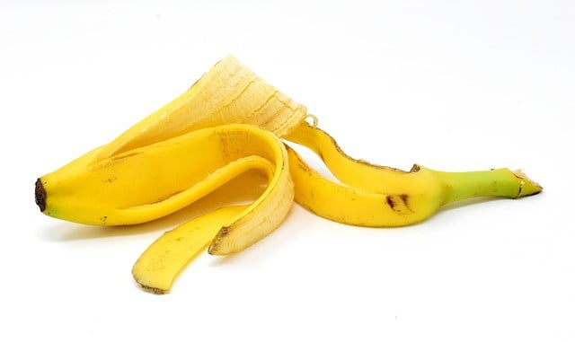 Pelures de banane contre les verrues planes